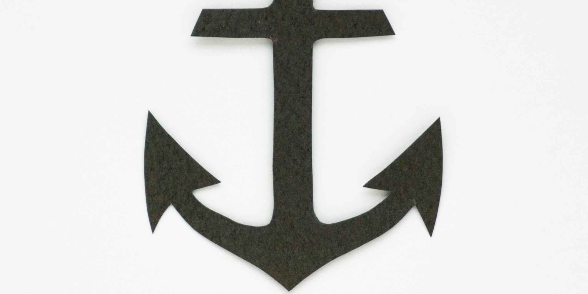 锚是一个具有永恒意义的象征，代表着稳定和安全感。它通常被用作船只、船锚或导航标志等的标志性元素。